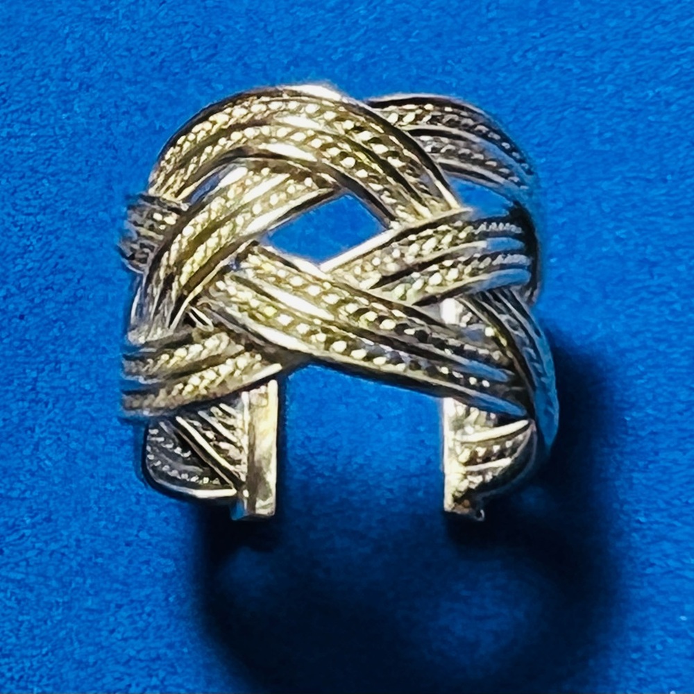 Elegant Silver and Gold Women's Ring